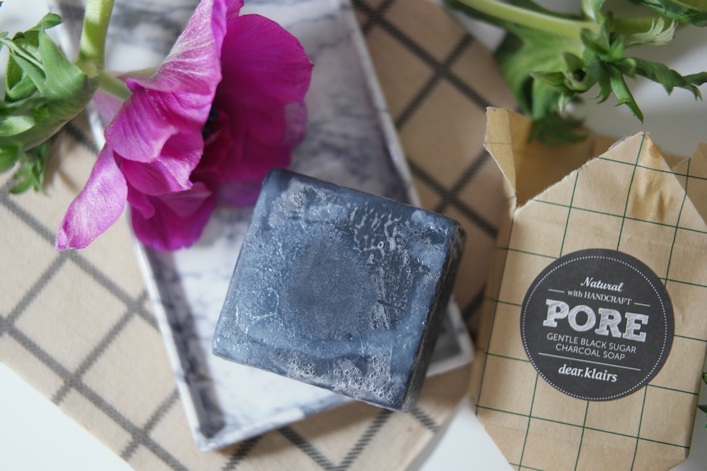 Koreans hudpleie - Klairs Gentle Black Sugar Charcoal Soap