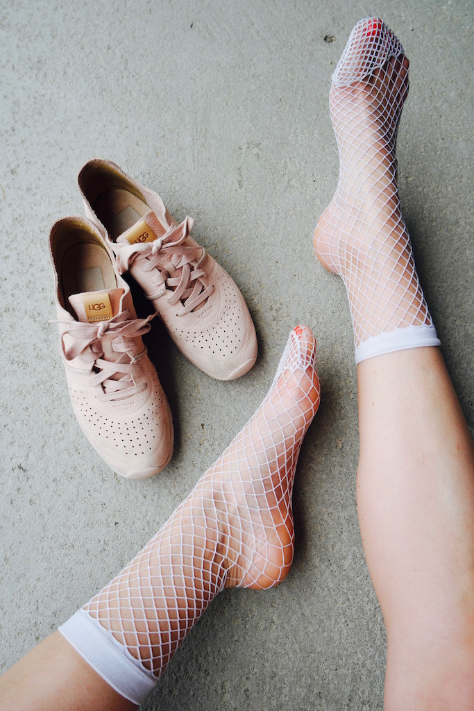 Sneakers & fishnets